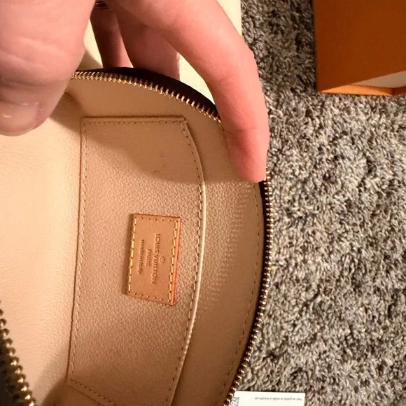 Louis Vuitton Monogram cosmetic pm bag - Picture 6 of 7